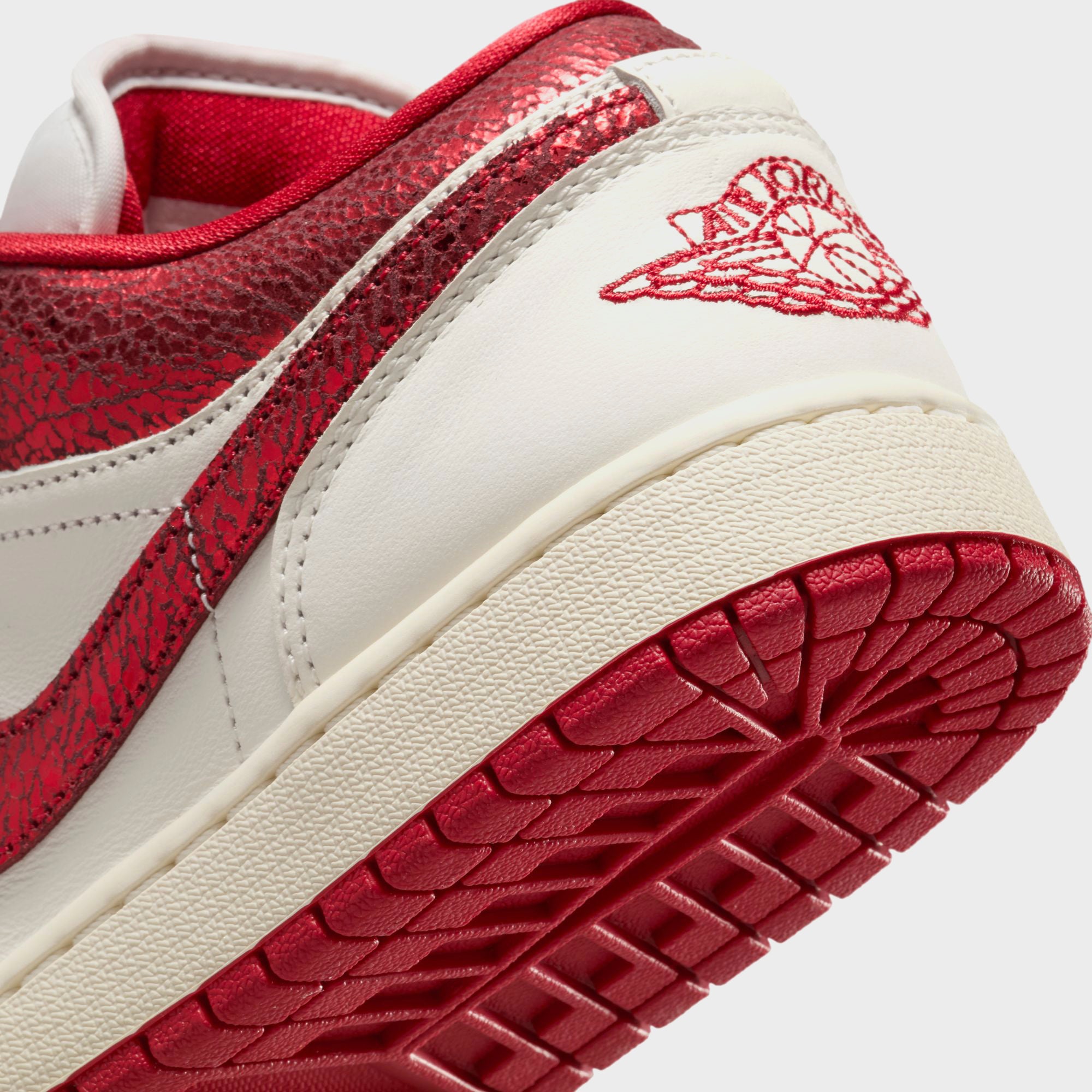 Nike Air Jordan 1 Low Se - Sail / Varsity Red / Team Red