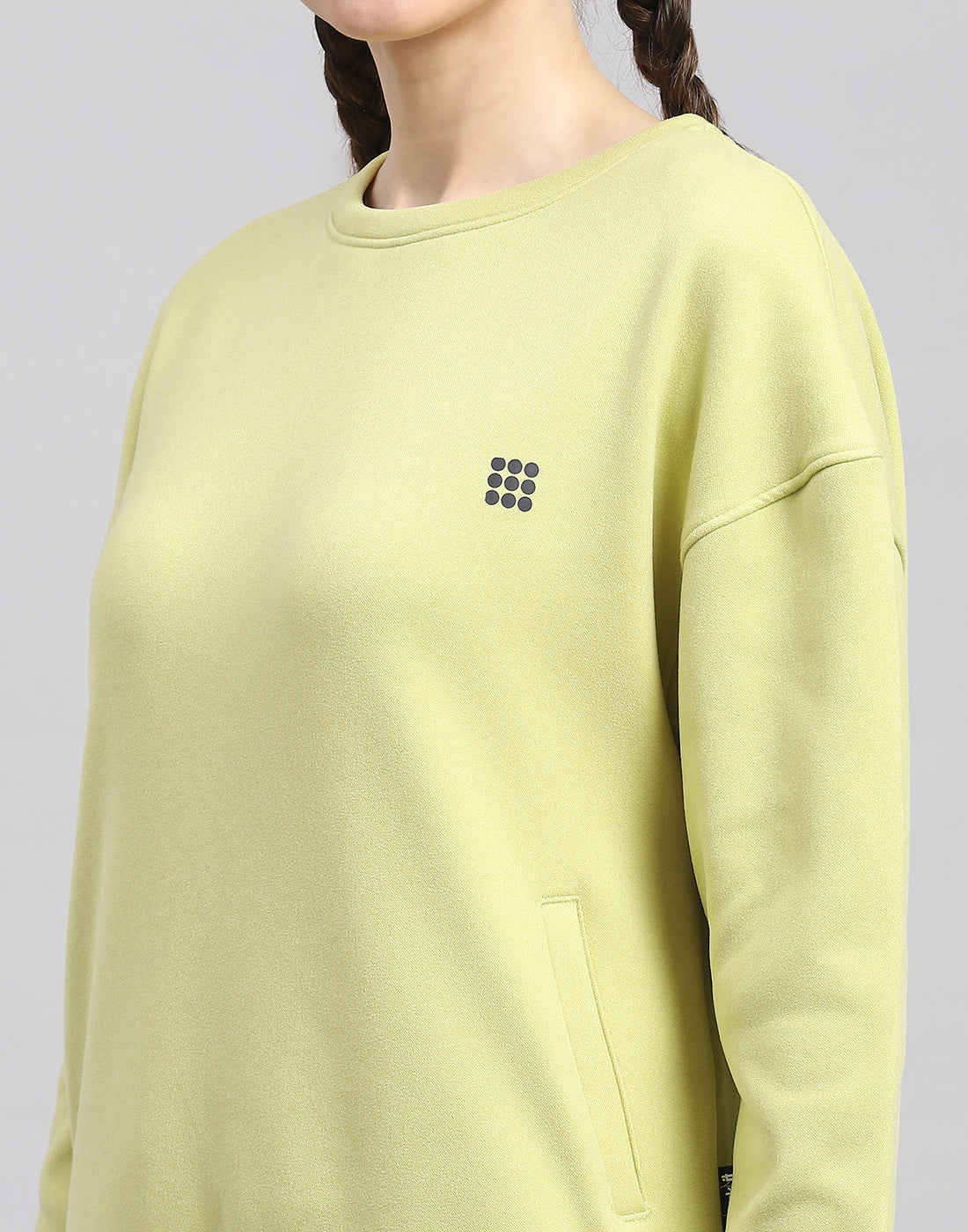 Women Green Solid Round Neck Full Sleeve Sweatshirt