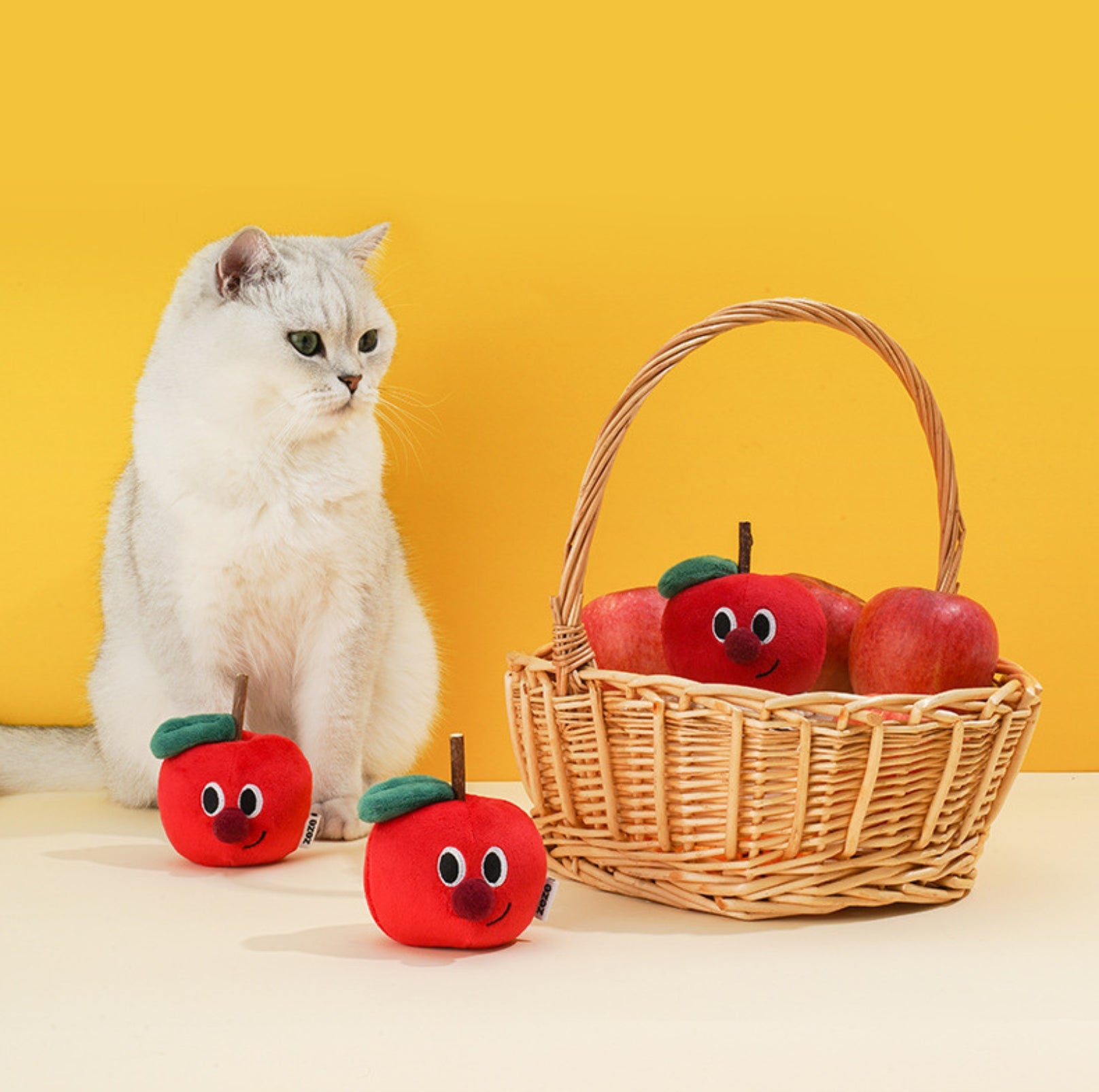 Apple-Shaped Polygonum Cat Toy