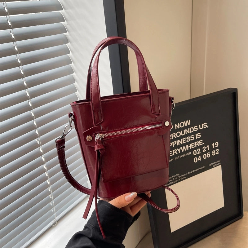 Women's Pu Leather Solid Color Classic Style Streetwear Sewing Thread Bucket Zipper Handbag