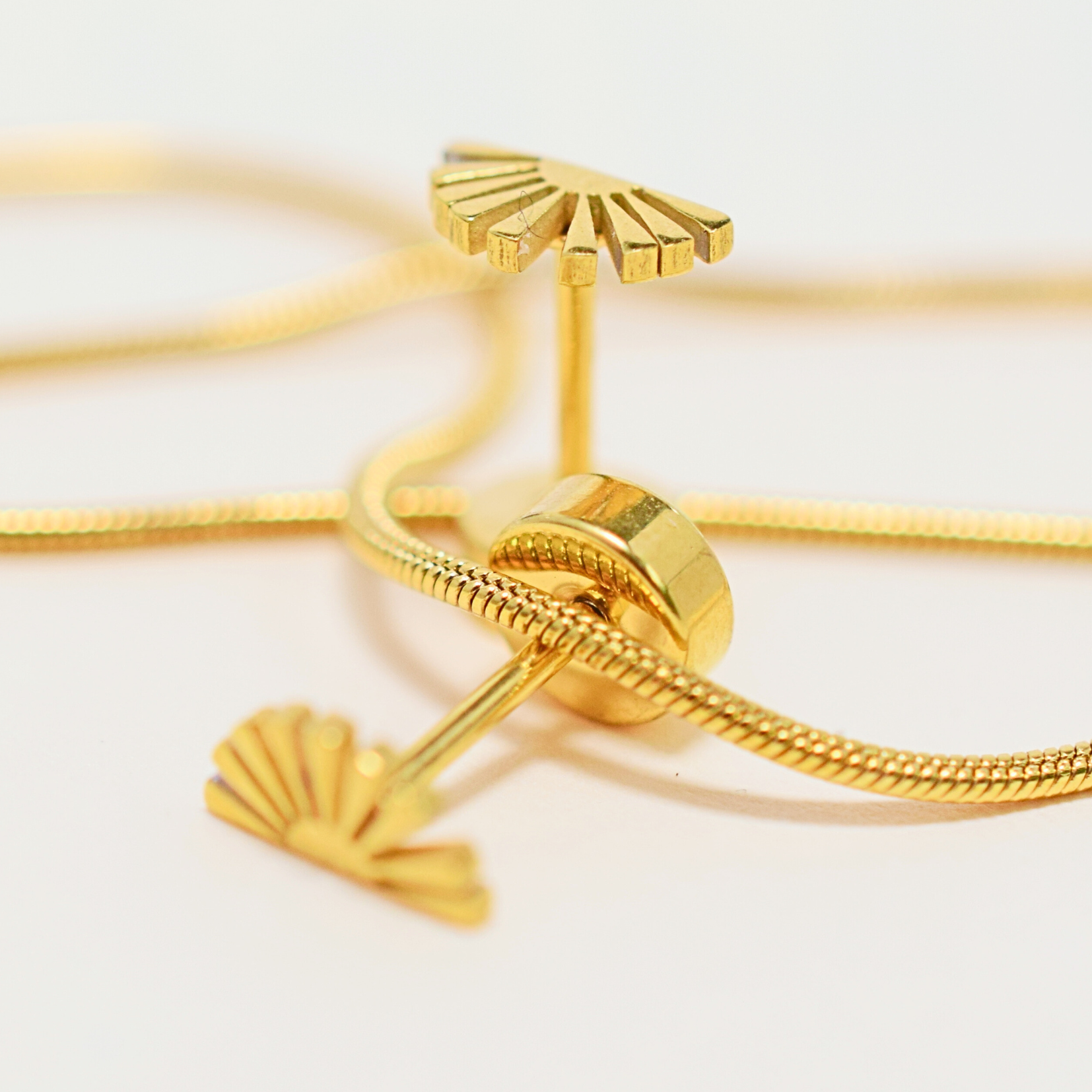 Tiny sunshine studs - Gold