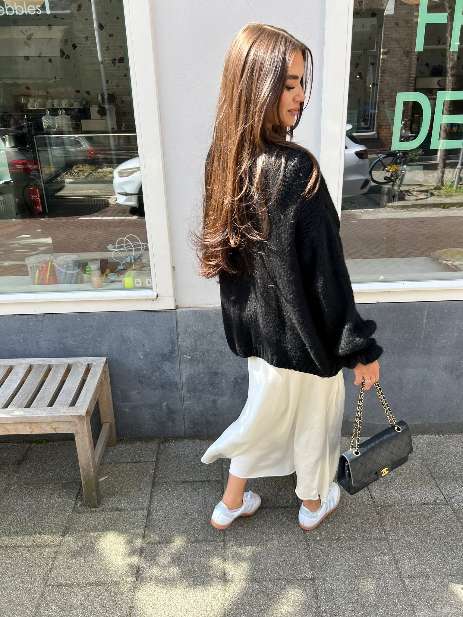 Kiki ruffle vest black