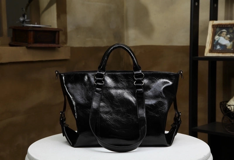 Women's Large Pu Leather Solid Color Classic Style Zipper Handbag