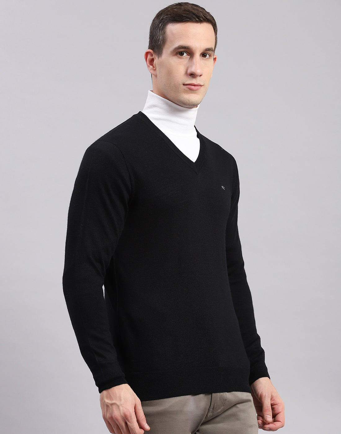 Men Black Solid V Neck Full Sleeve Pullover