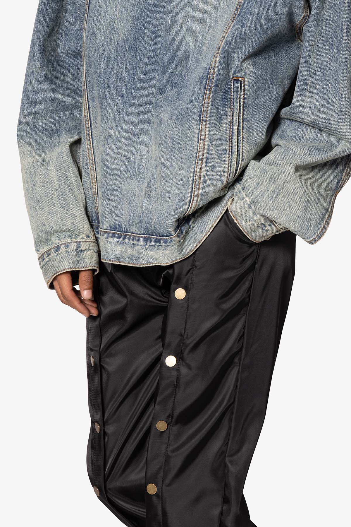 V685 Brass Front Snap Pants - Black