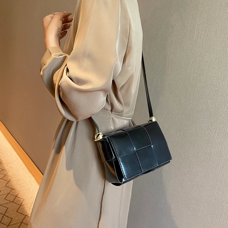 Women's Pu Leather Solid Color Classic Style Sewing Thread Square Zipper Magnetic Buckle Crossbody Bag