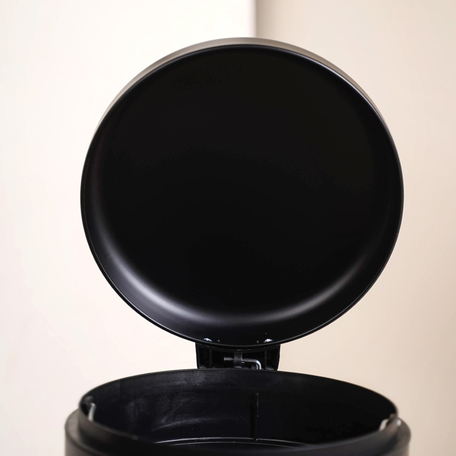 Clean Curve Dustbin With Removable Bucket Black 3000ml