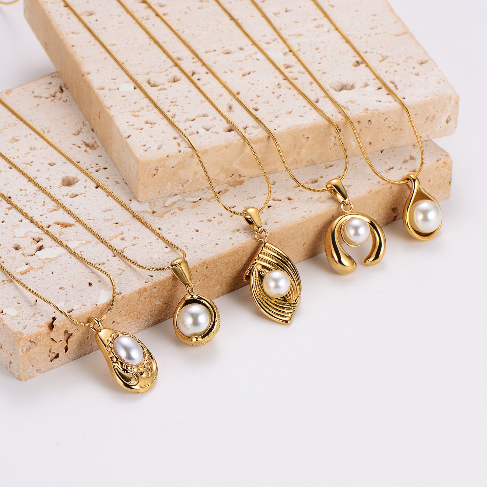 Aml  Retro Fashion Geometric Love Necklace Female Stainless Steel Style Clavicle Chain