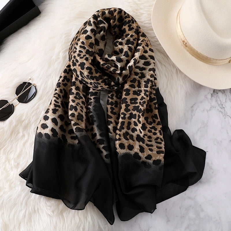 Women's Minimalist Streetwear Leopard Satin Printing And Dyeing Printing Scarf