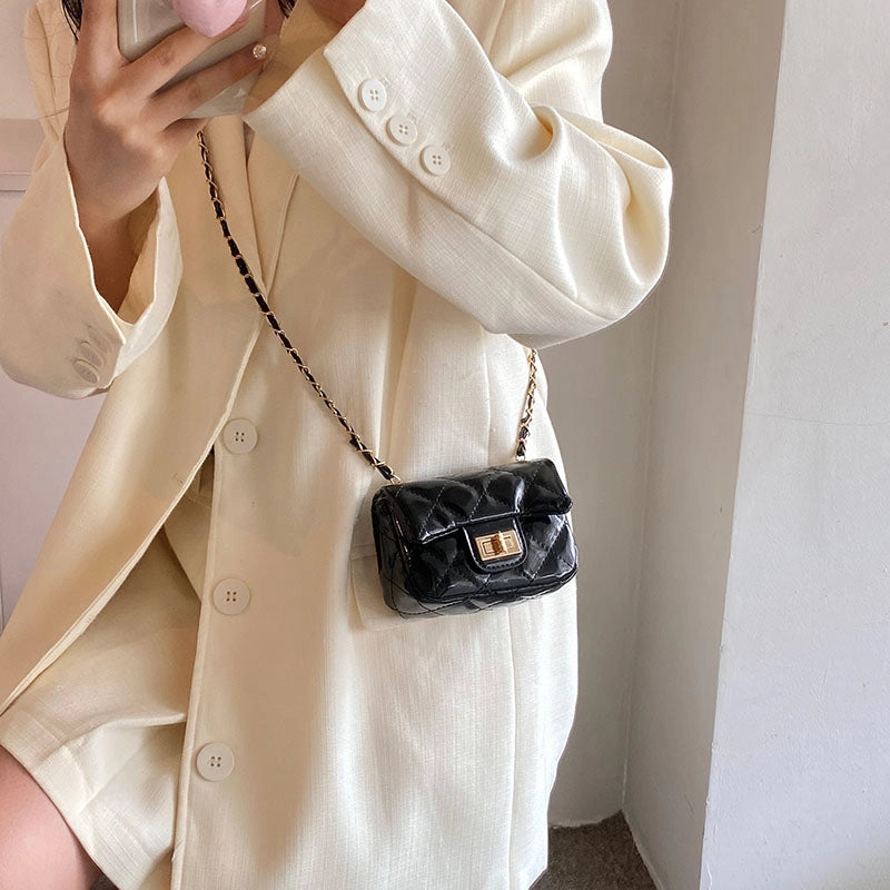 Women's Small Pu Leather Solid Color Lingge Basic Classic Style Sewing Thread Square Flip Cover Crossbody Bag