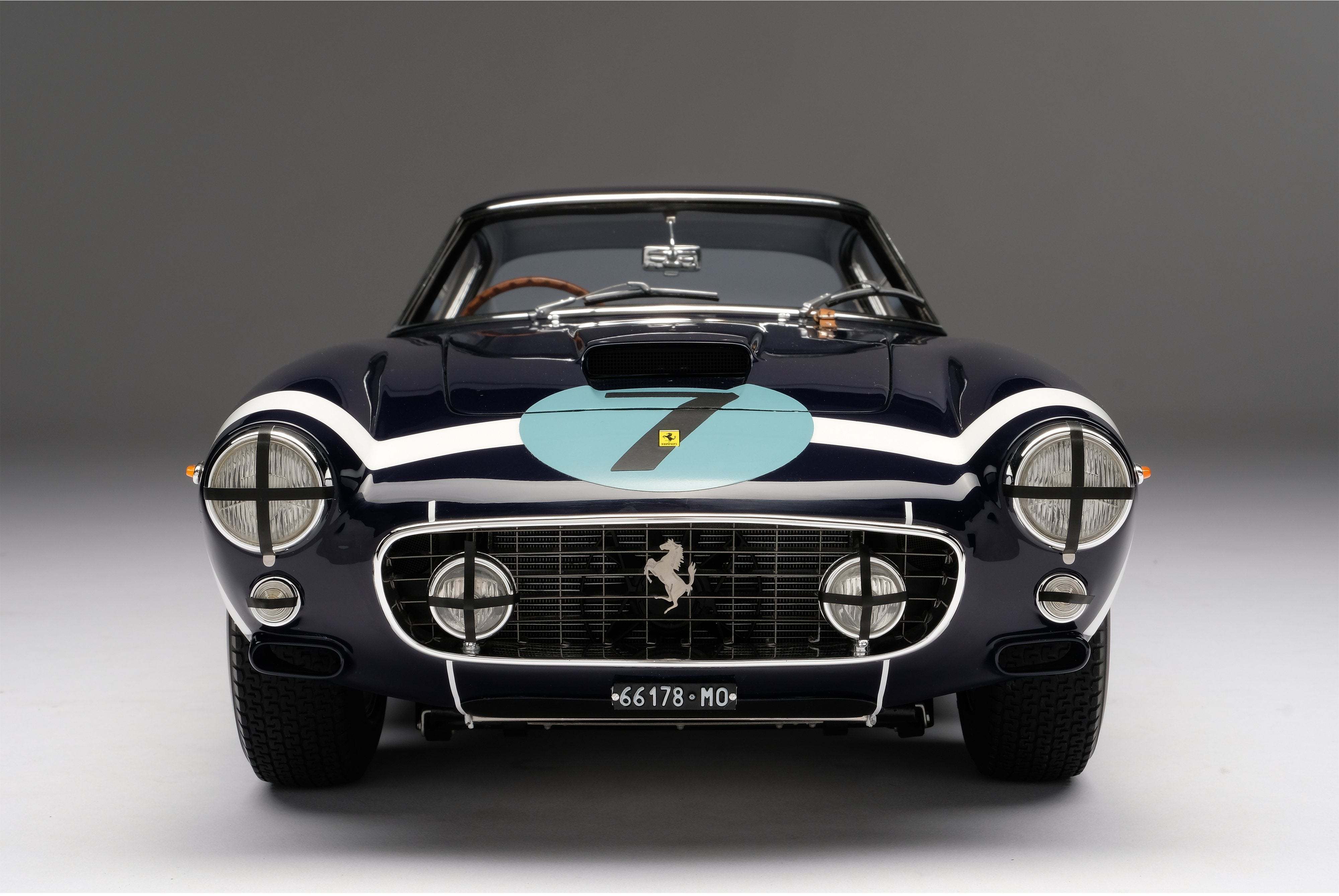 Ferrari 250 GT Berlinetta - Ganador del TT de Goodwood de 1961---Negro