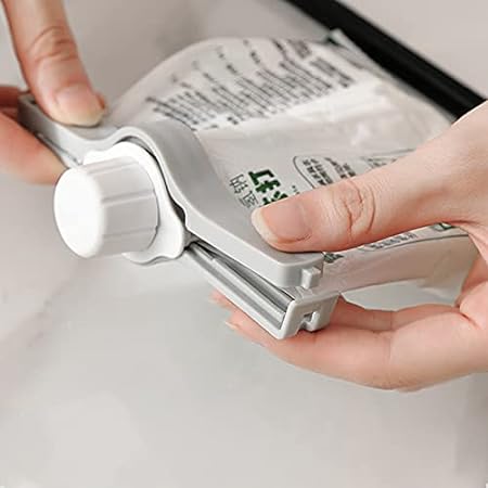 3 Pieces of Food Sealing Clips for Bags . Screw Cap Sealing Clip