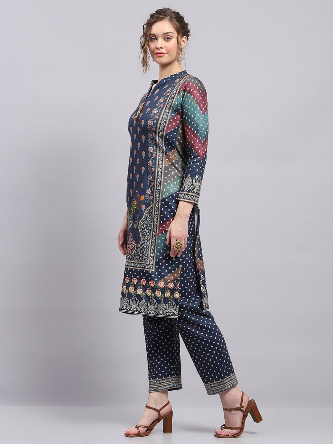 Women Blue Printed Round Neck 3/4th Sleeve Kurti Set for Winter