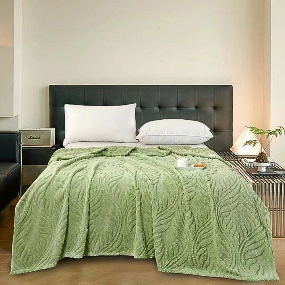 Lunéa All-Season Airy Soft Throw Blanket