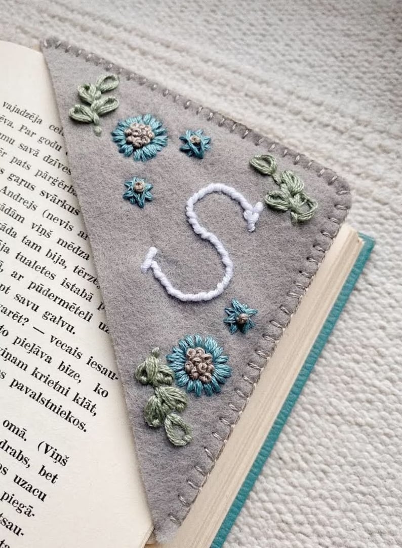 🔥BIG SALE - 48% OFF🔥🔥Personalized hand embroidered corner bookmark