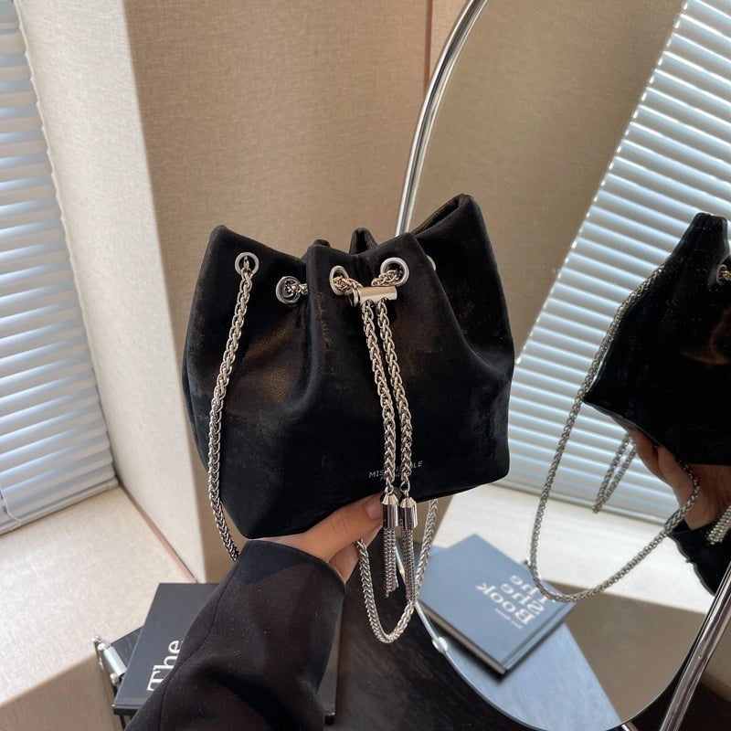 Women's Medium Pu Leather Solid Color Classic Style Streetwear String Crossbody Bag