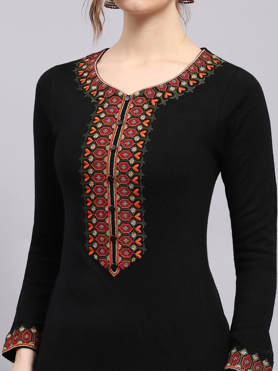 Women Black Printed Round Neck Full Sleeve Winter Kurti