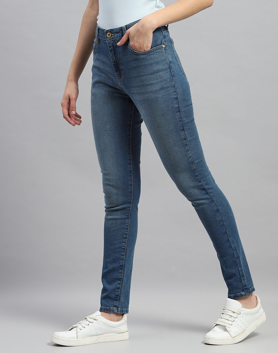 Women Blue Light Wash Slim Fit Denim