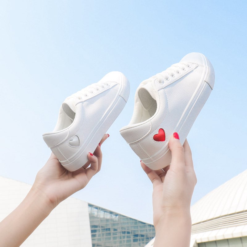 Love small white shoes KF8007