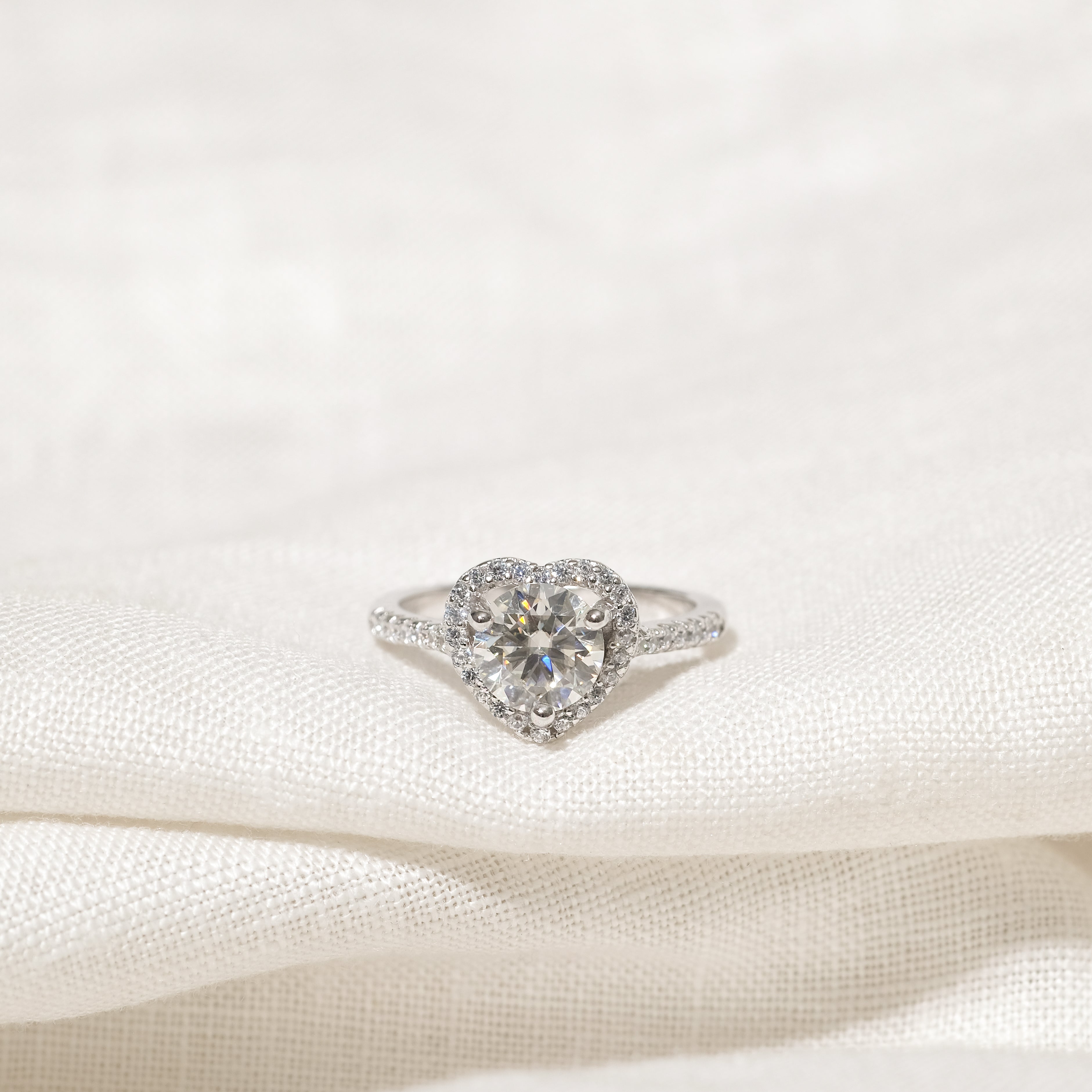 Viola 1.0ct Moissanite Ring (925 Sterling Silver. Size 7)