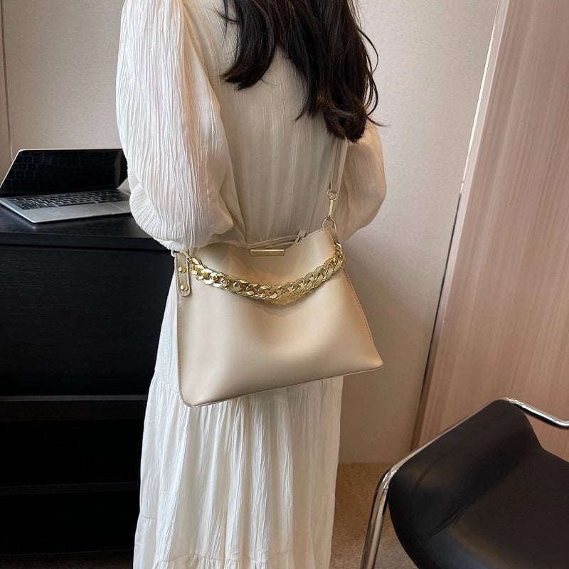 Women's Medium Pu Leather Solid Color Streetwear Bucket Magnetic Buckle Crossbody Bag