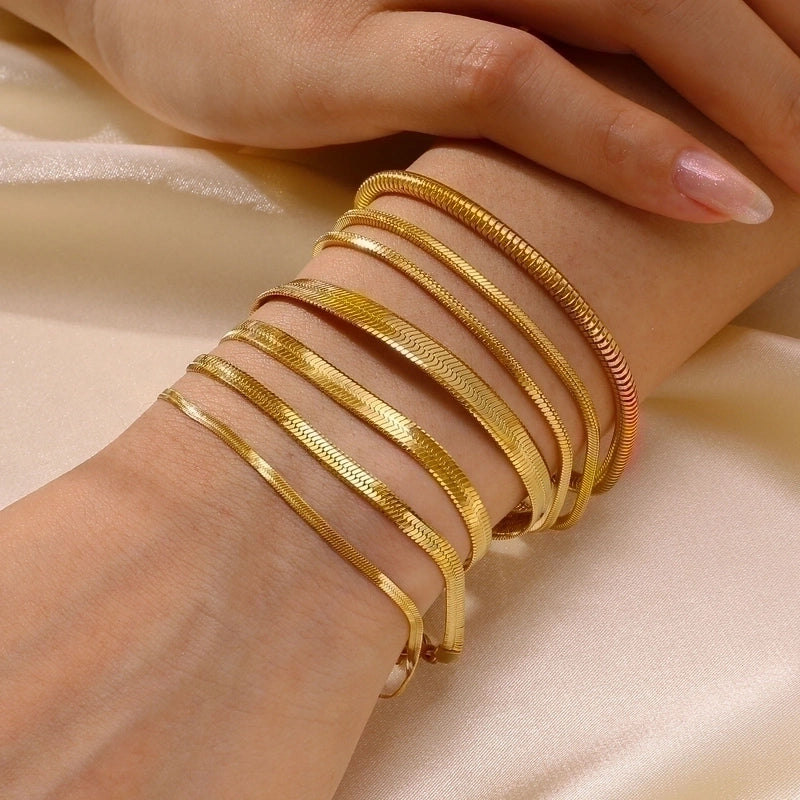 Classic Style Solid Color 304 Stainless Steel 18K Gold Plated Bracelets In Bulk