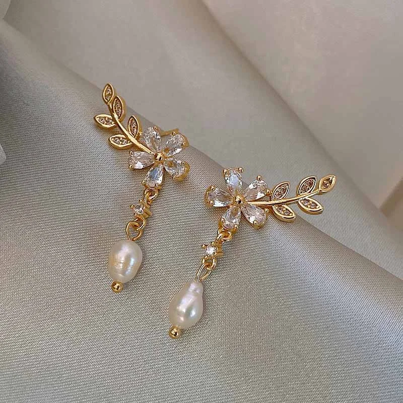 Korean INS Dainty Delicate Fashion Zircon Pearl Earrings Women Girl Bow Exquisite Leaves Crystal Flower Stud Earrings