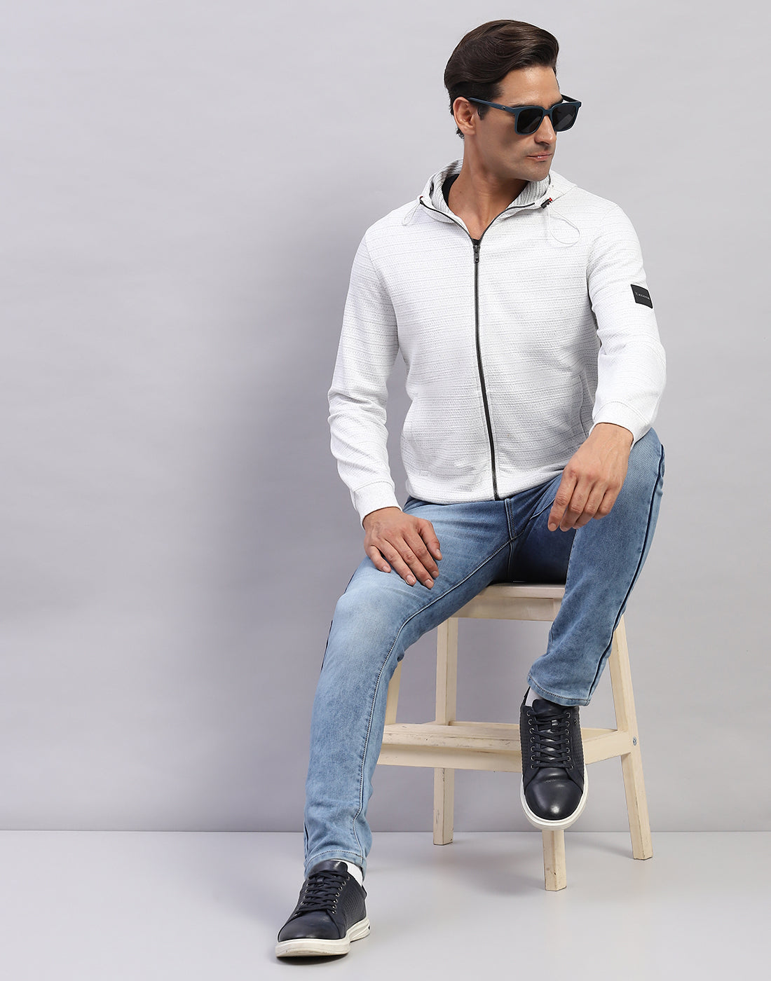 Men White Solid Hooded Full Sleeve Sweatshirt