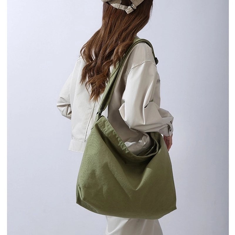 Women's Medium Cloth Solid Color Basic Classic Style Square Zipper Shoulder Bag
