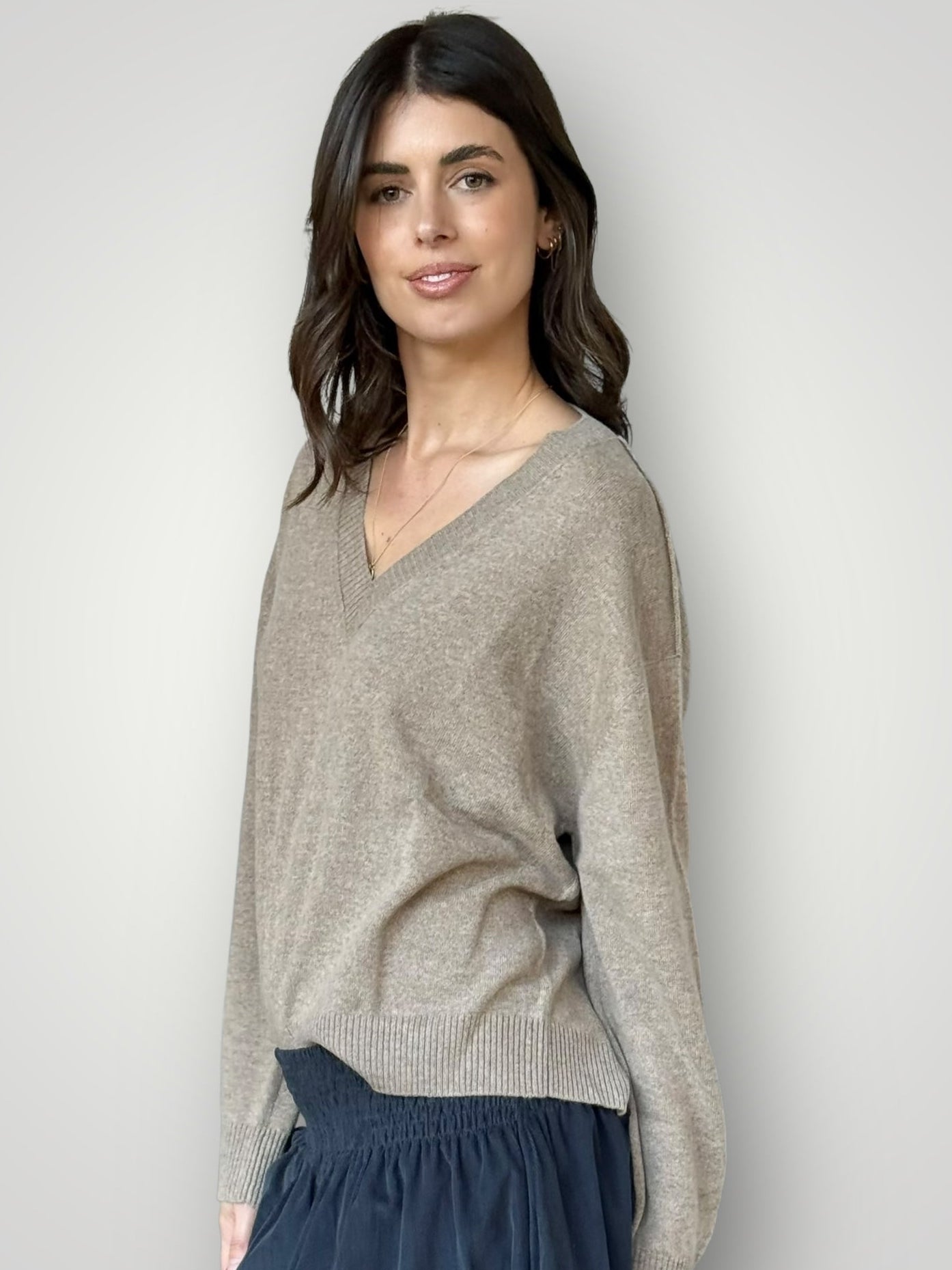 mavis v neck knit- wheat cashmere