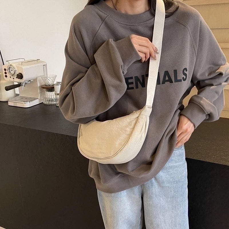 Women's Medium Cloth Solid Color Classic Style Streetwear Zipper Crossbody Bag