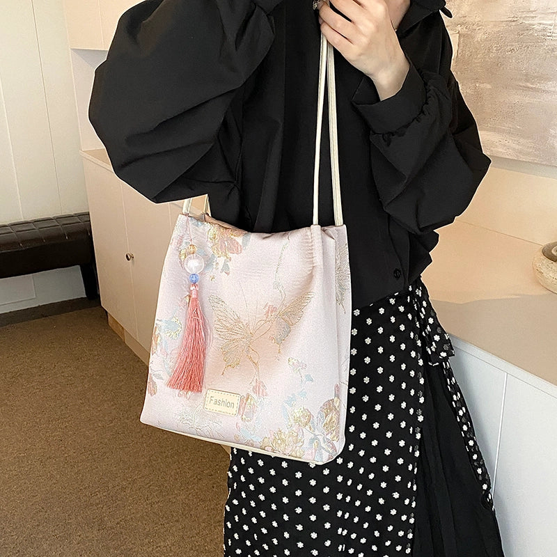 Women's Medium Satin Butterfly Elegant Vintage Style Embroidery Square Magnetic Buckle Shoulder Bag