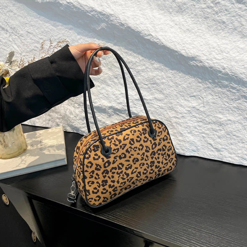 Women's Pu Leather Leopard Streetwear Pillow Shape Zipper Shoulder Bag