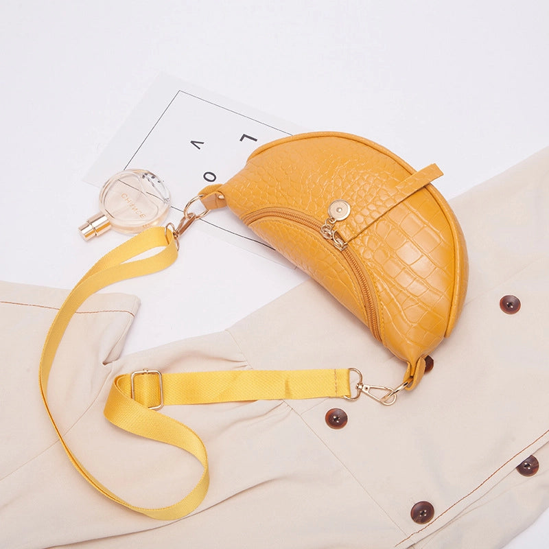 Women's Medium Pu Leather Solid Color Streetwear Dumpling Shape Zipper Crossbody Bag