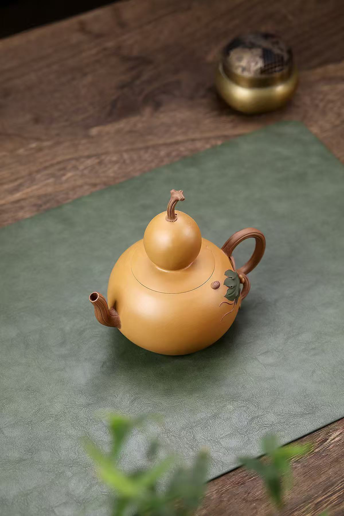 Gourd Purple Clay Teapot 280cc Golden Clay