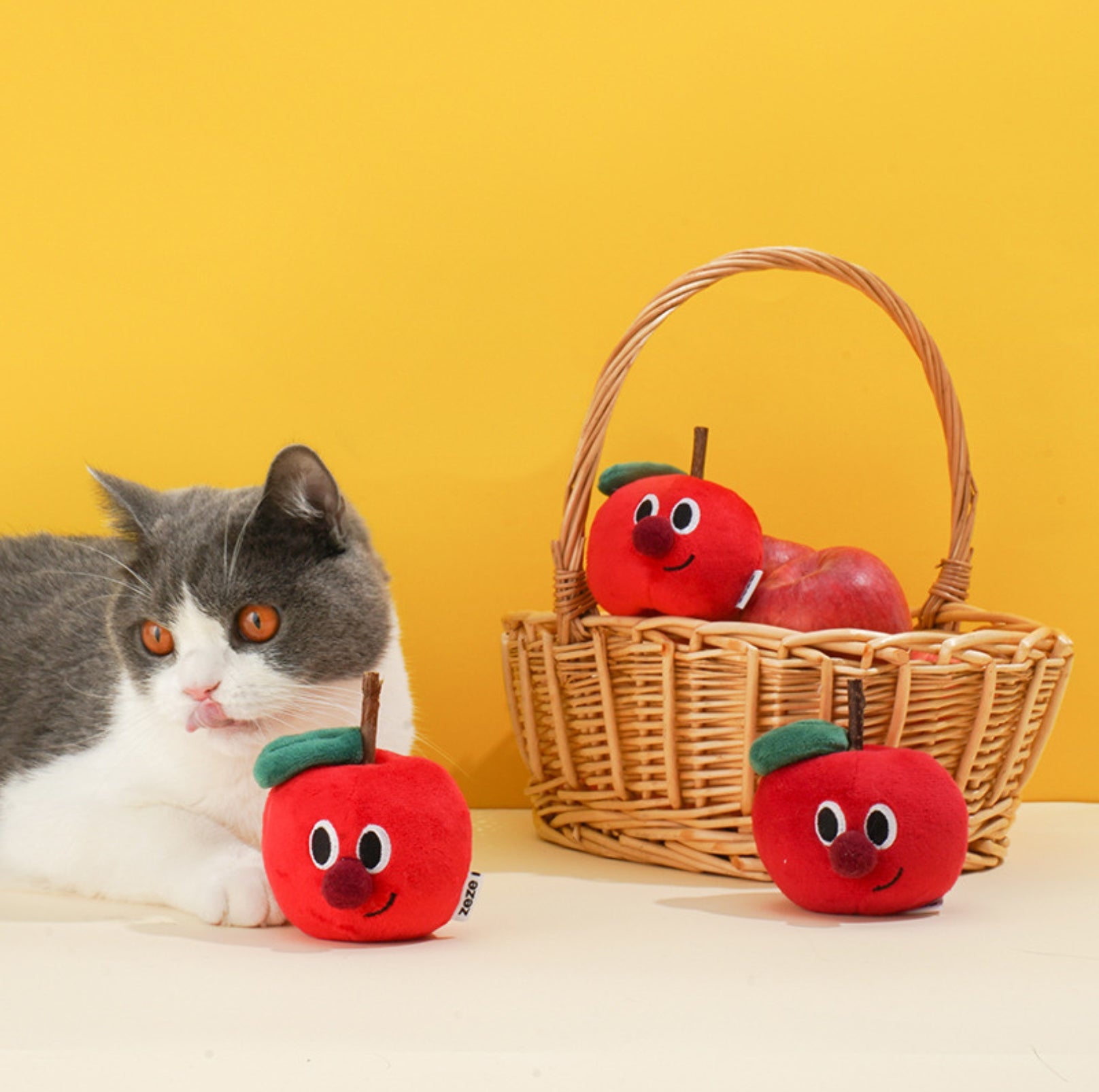 Apple-Shaped Polygonum Cat Toy