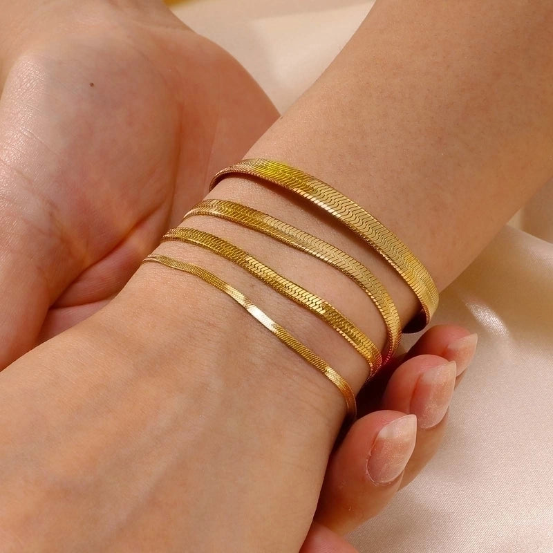 Classic Style Solid Color 304 Stainless Steel 18K Gold Plated Bracelets In Bulk