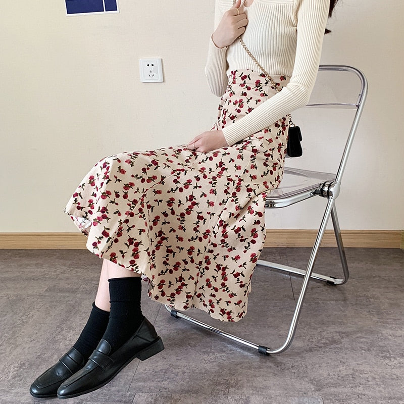 High-Waisted Skirt With Floral Pattern