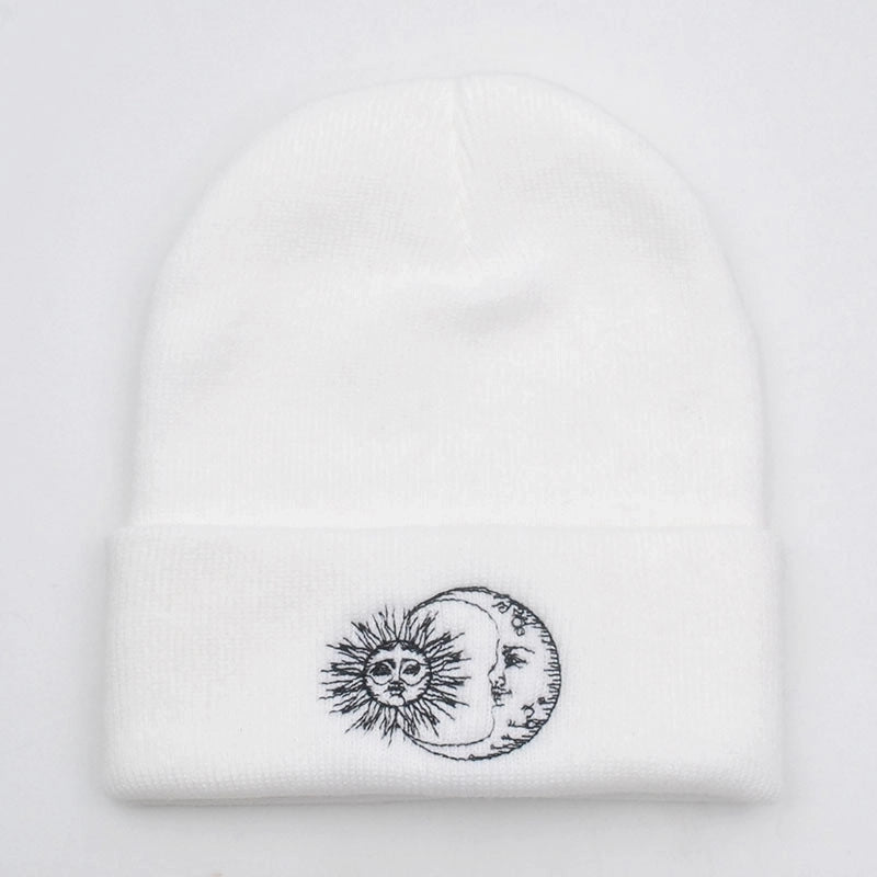 Unisex Basic Moon Embroidery Eaveless Wool Cap