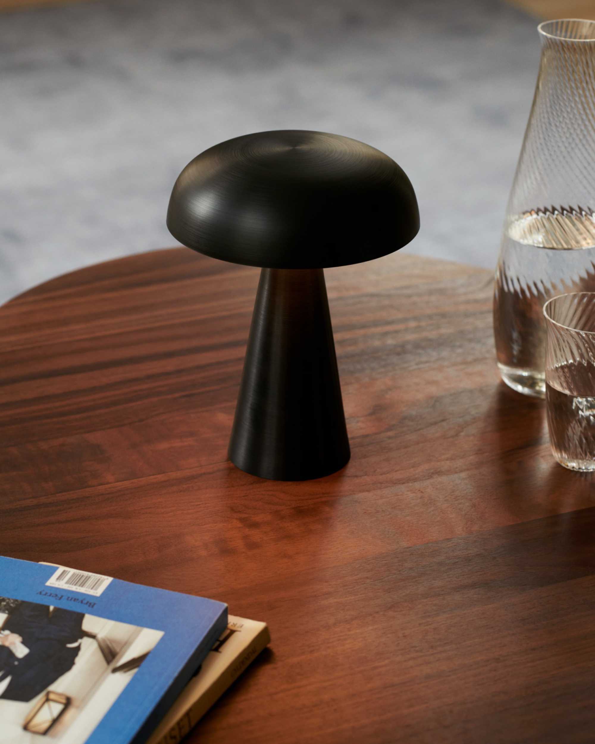 Tradition SC53 Como portable table lamp