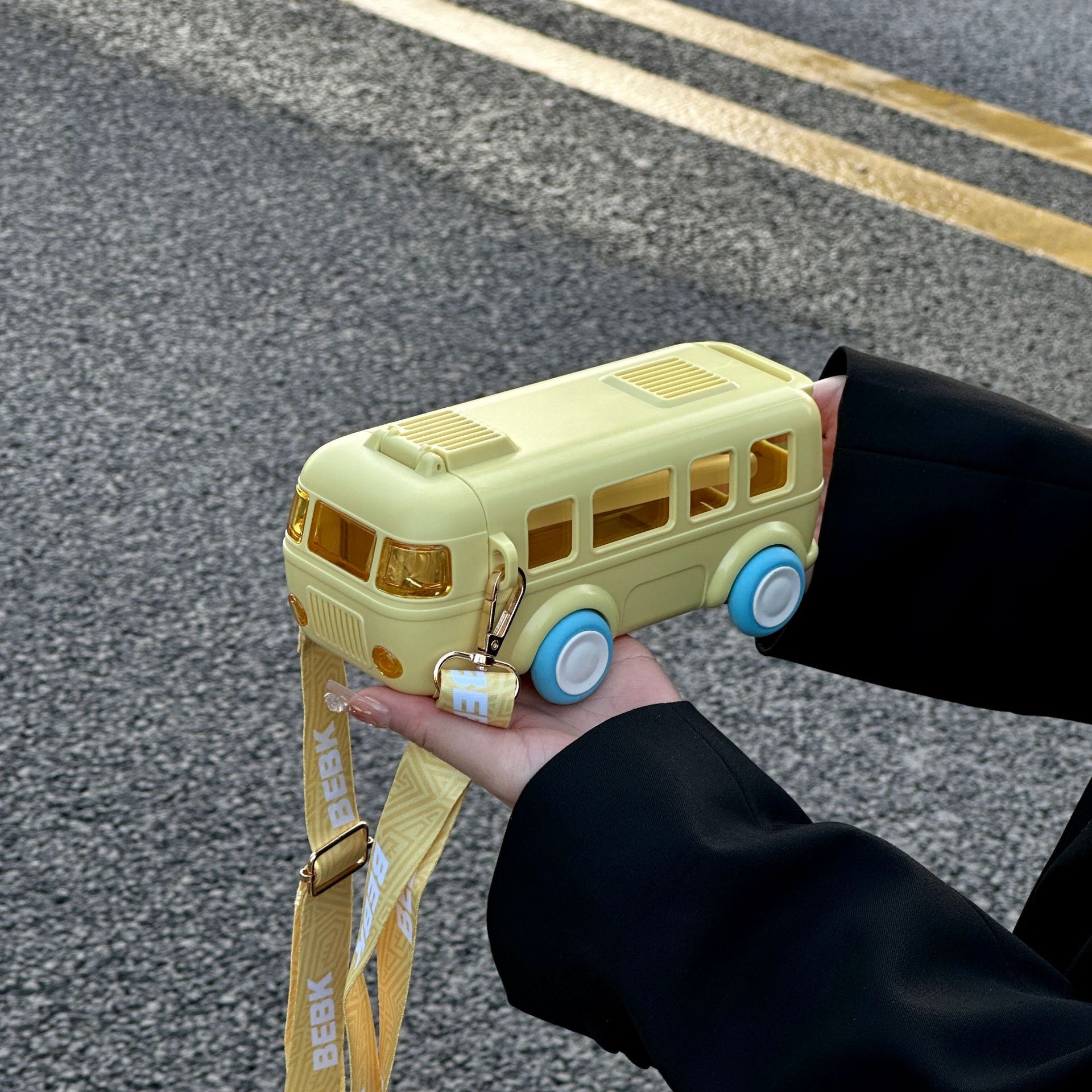 🔥 New-🚌Portable water cup in bus shape