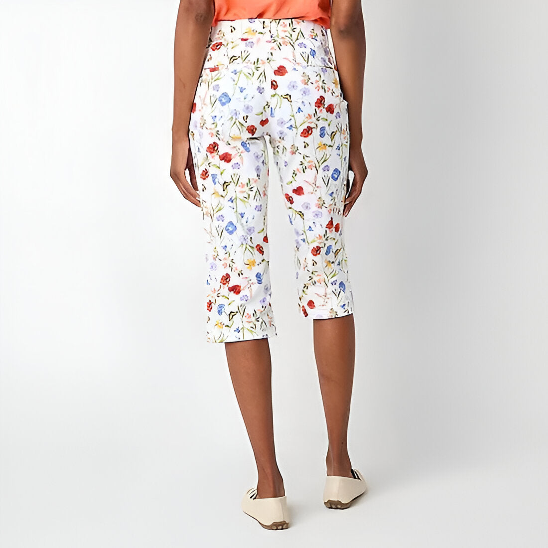 Women Mid Rise Capri Pant