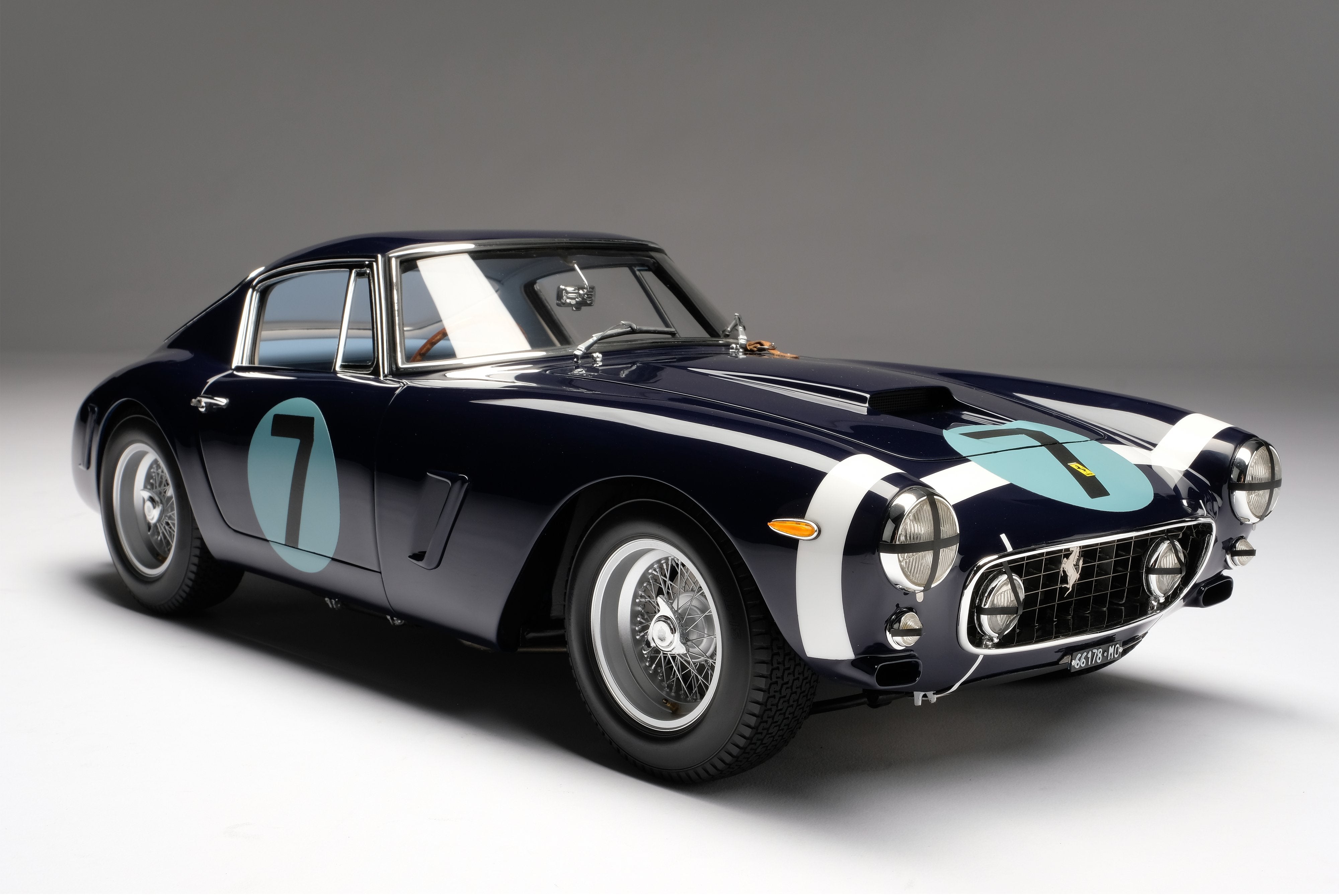 Ferrari 250 GT Berlinetta - Ganador del TT de Goodwood de 1961---Negro