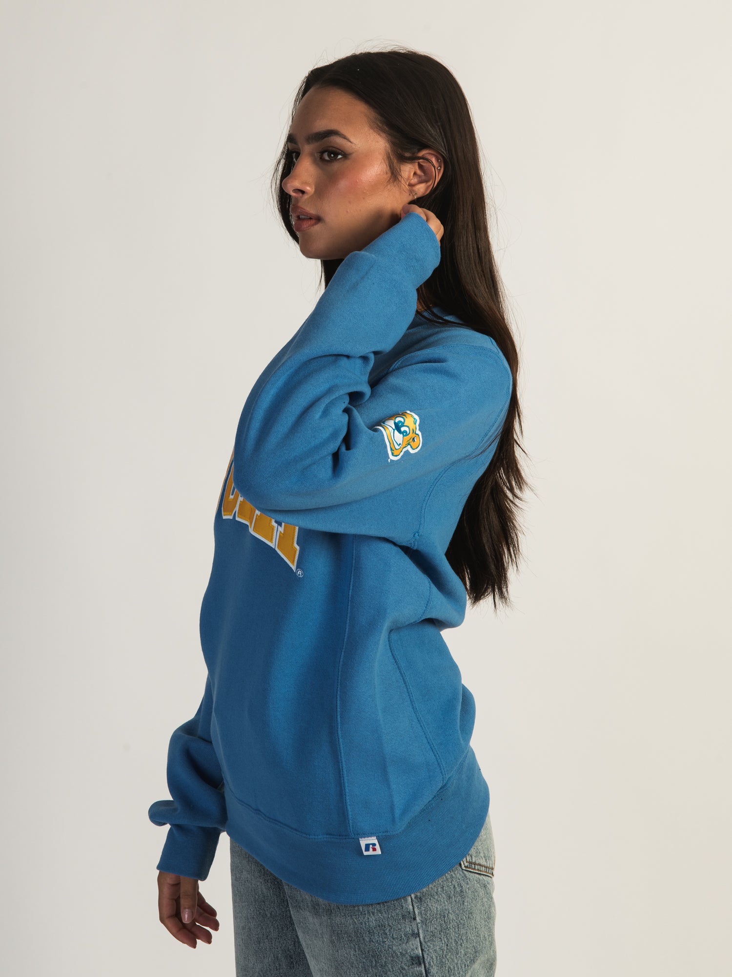 RUSSELL UCLA SLEEVE EMBROIDERED CREW