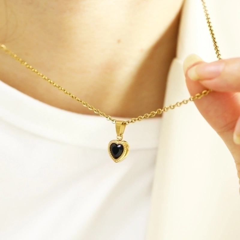 Titanium Steel Minimalist Heart Shape Zircon Pendant Necklace