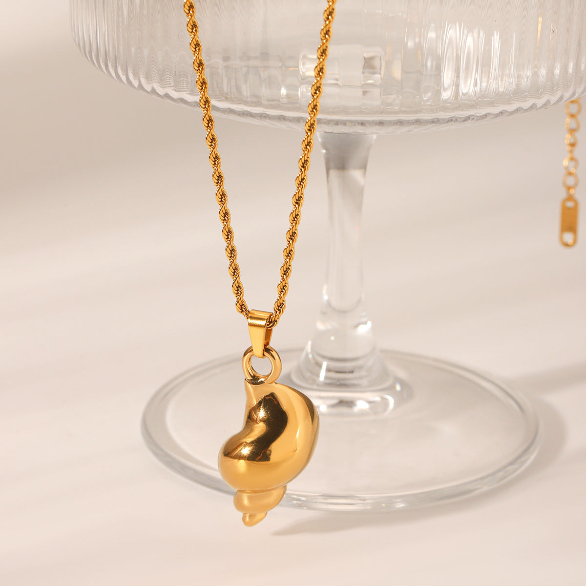 Ocean Scenery Stainless Steel Conch Pendant Necklace Fashion Necklace Titanium Steel Twisted Chain