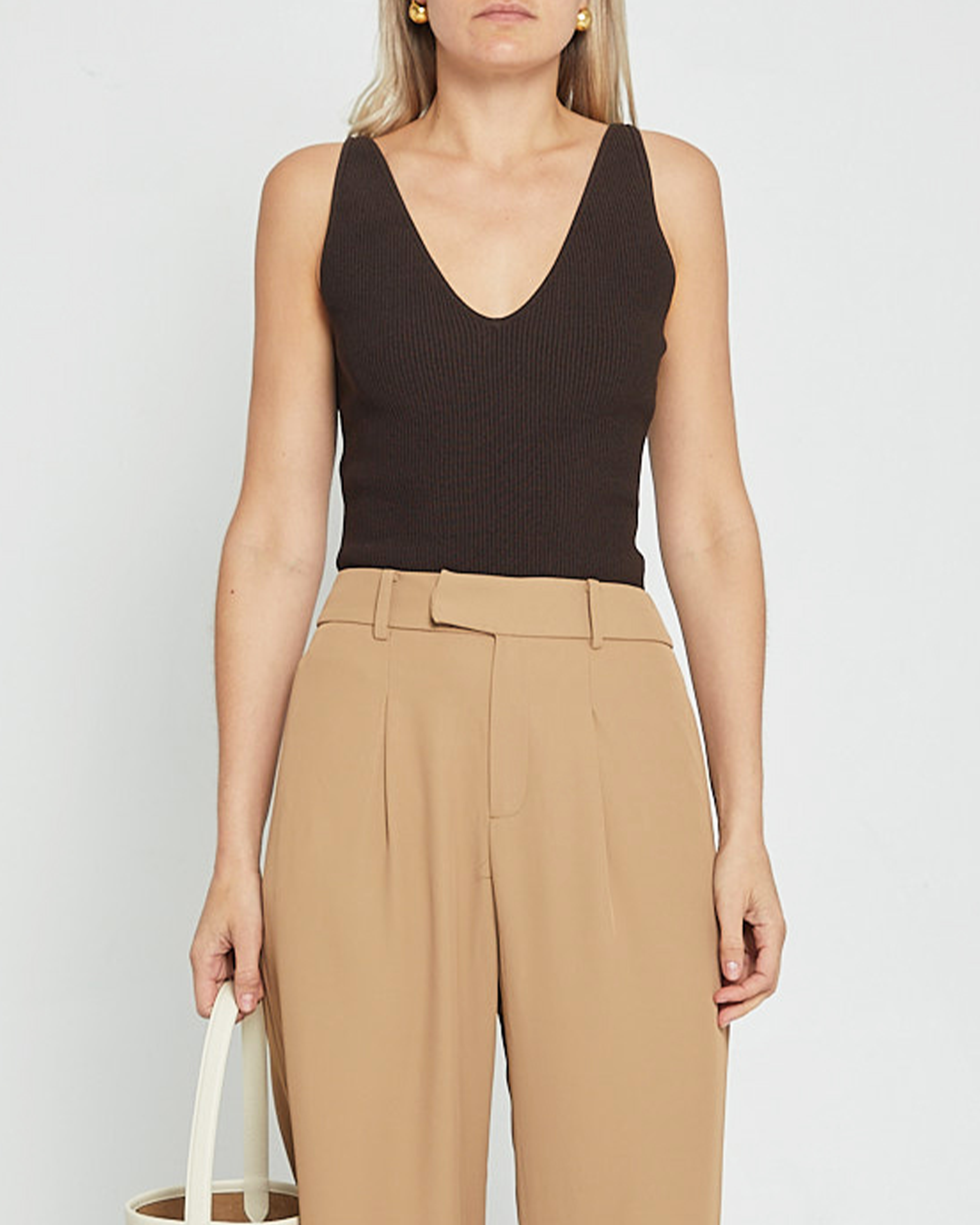 Sculpting Knit V Tank