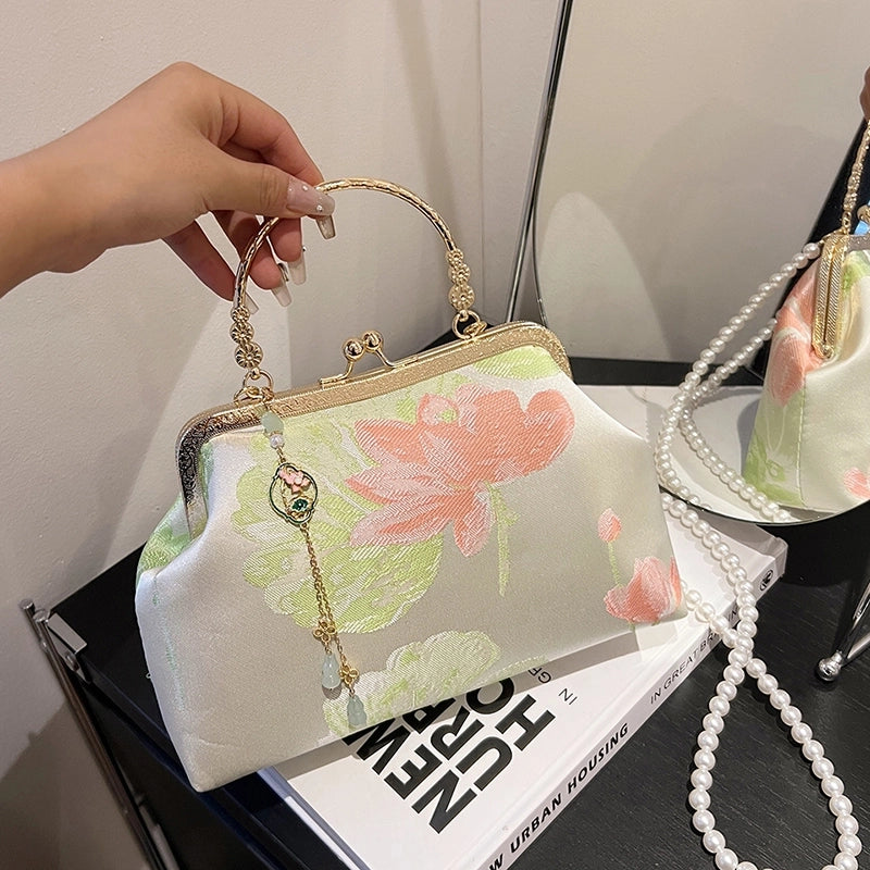 Women's Medium Flower Elegant Vintage Style Shell Clasp Frame Crossbody Bag