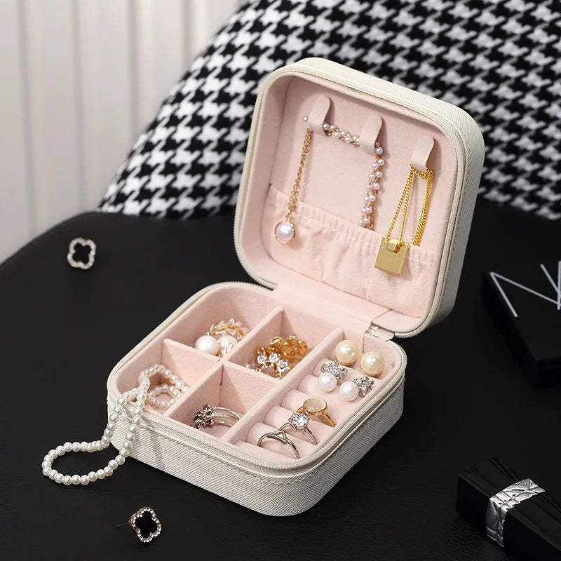 MINI TRAVEL JEWELRY ORGANIZER