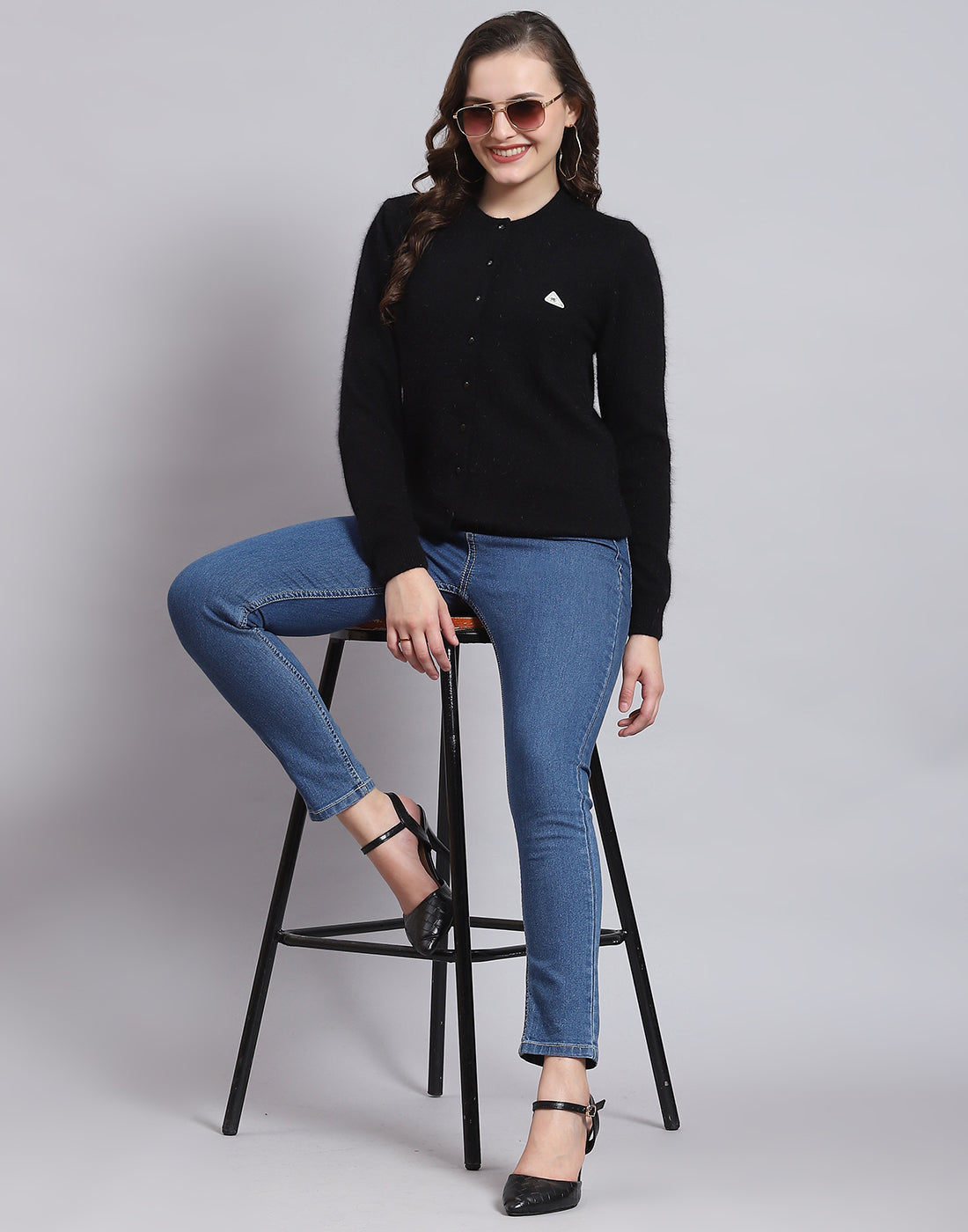 Women Black Solid Round Neck Full Sleeve Sweater